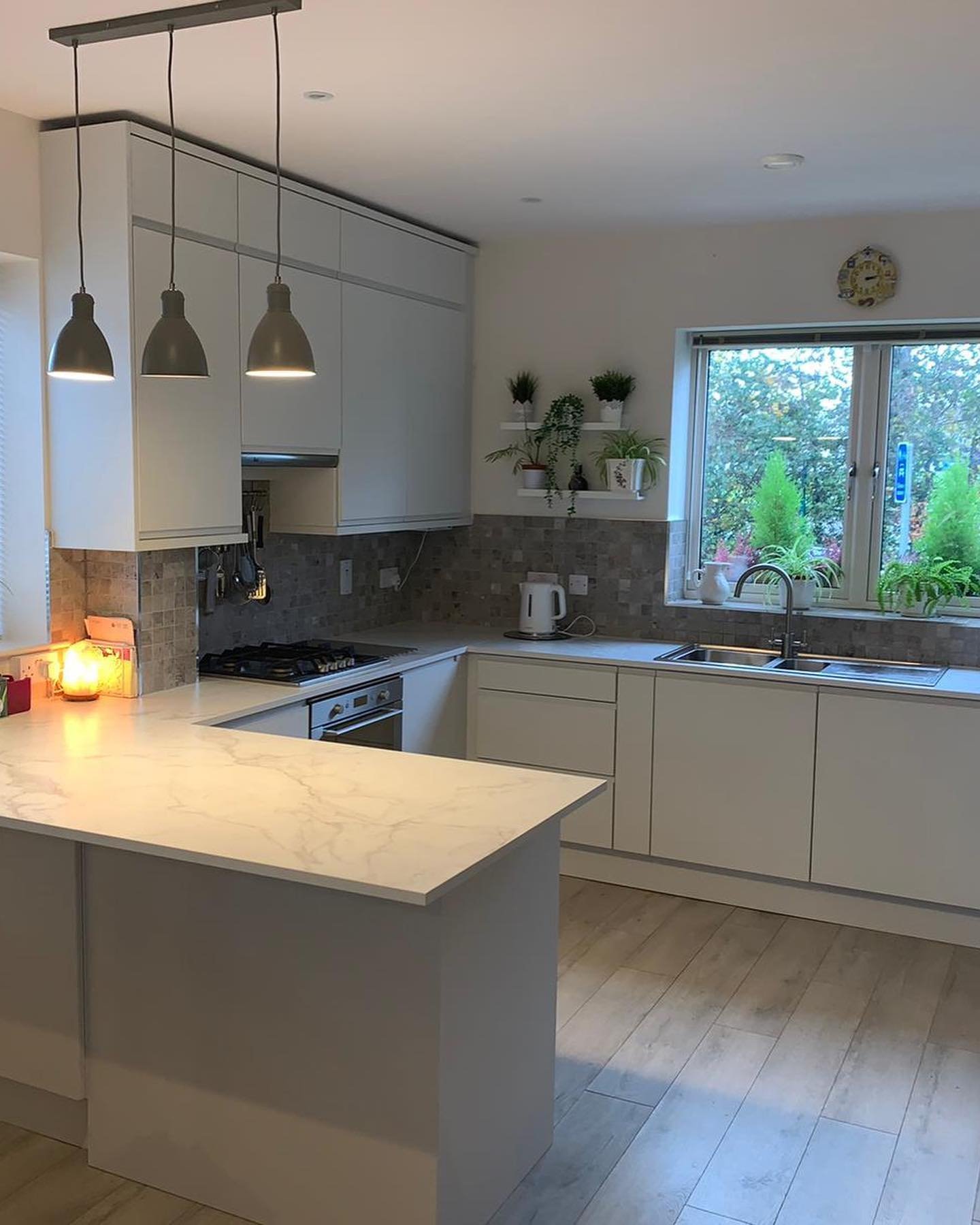 Alaska Handleless Kitchen in White Grey with Veneto Marble Worktop | Dublin image 1