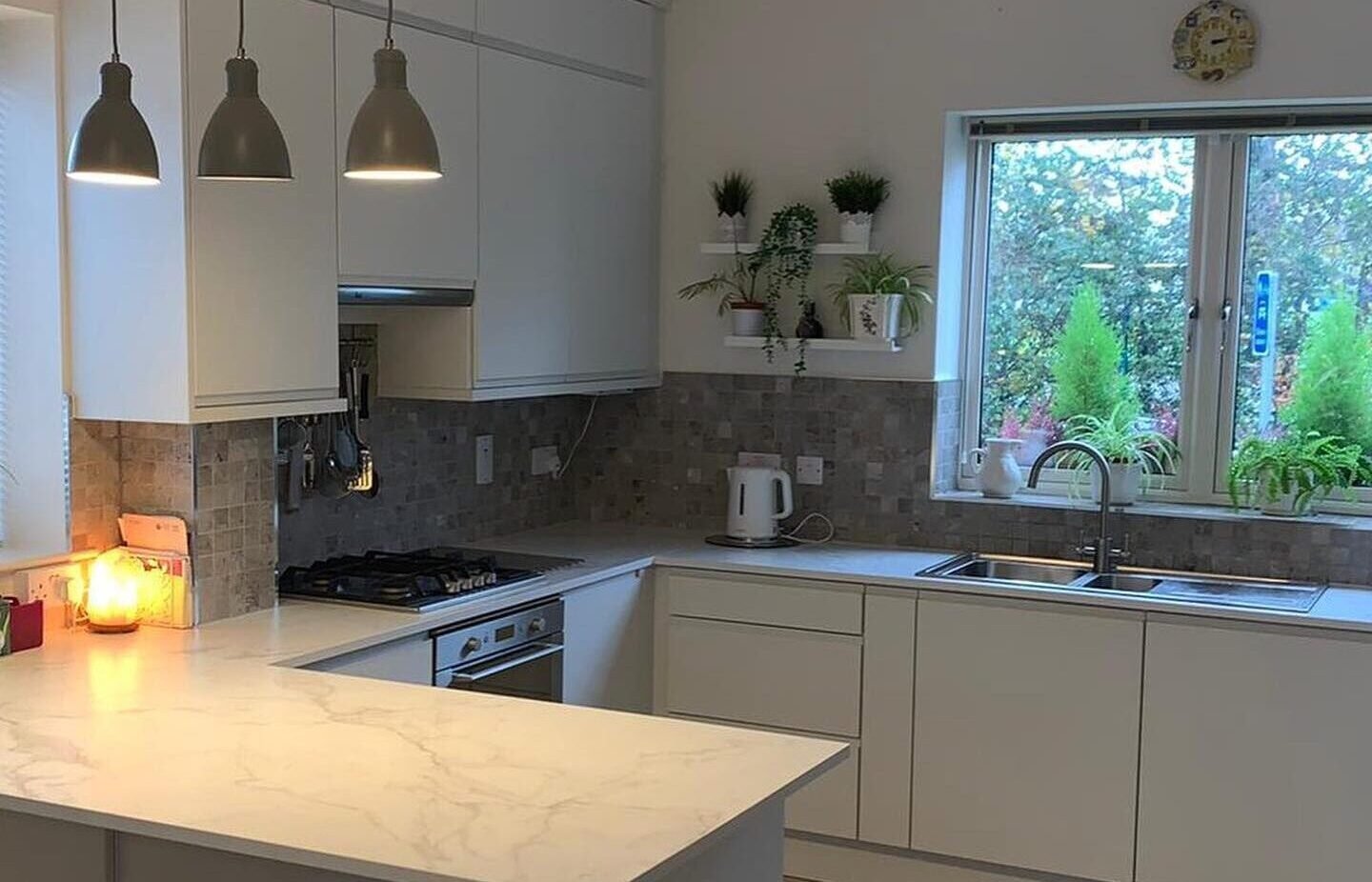 Alaska Handleless Kitchen in White Grey with Veneto Marble Worktop | Dublin