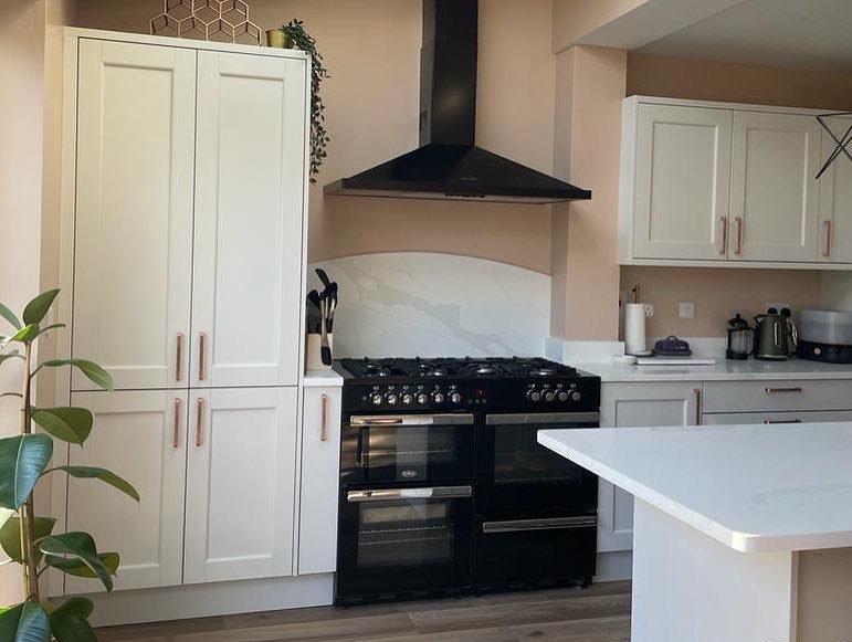 Bastille Shaker Kitchen in Legno White Grey with Quartz Island & Belfast Sink | Dublin image 6