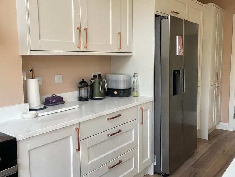 Bastille Shaker Kitchen in Legno White Grey with Quartz Island & Belfast Sink | Dublin image 2