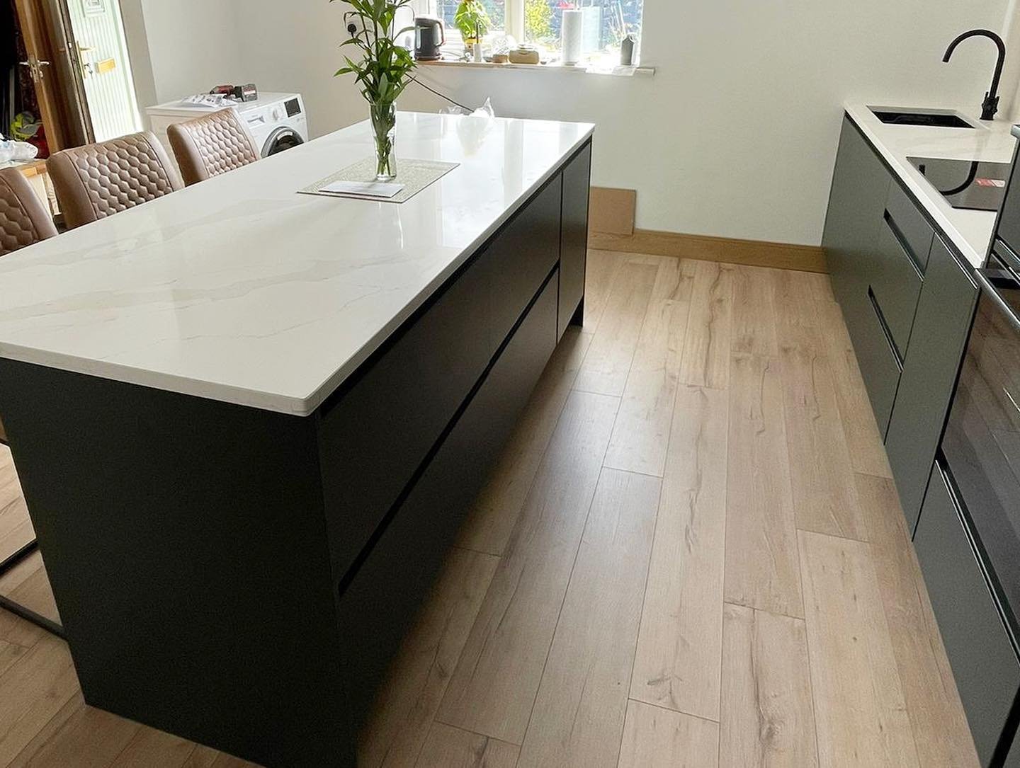 Handleless Painted Conifer Kitchen with Calacatta Oro Quartz | Dublin image 3