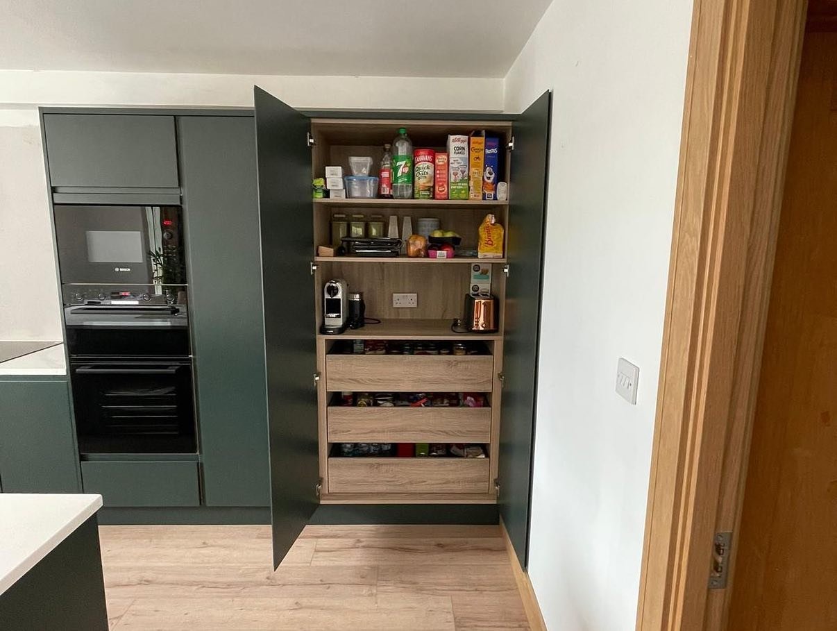 Handleless Painted Conifer Kitchen with Calacatta Oro Quartz | Dublin image 4