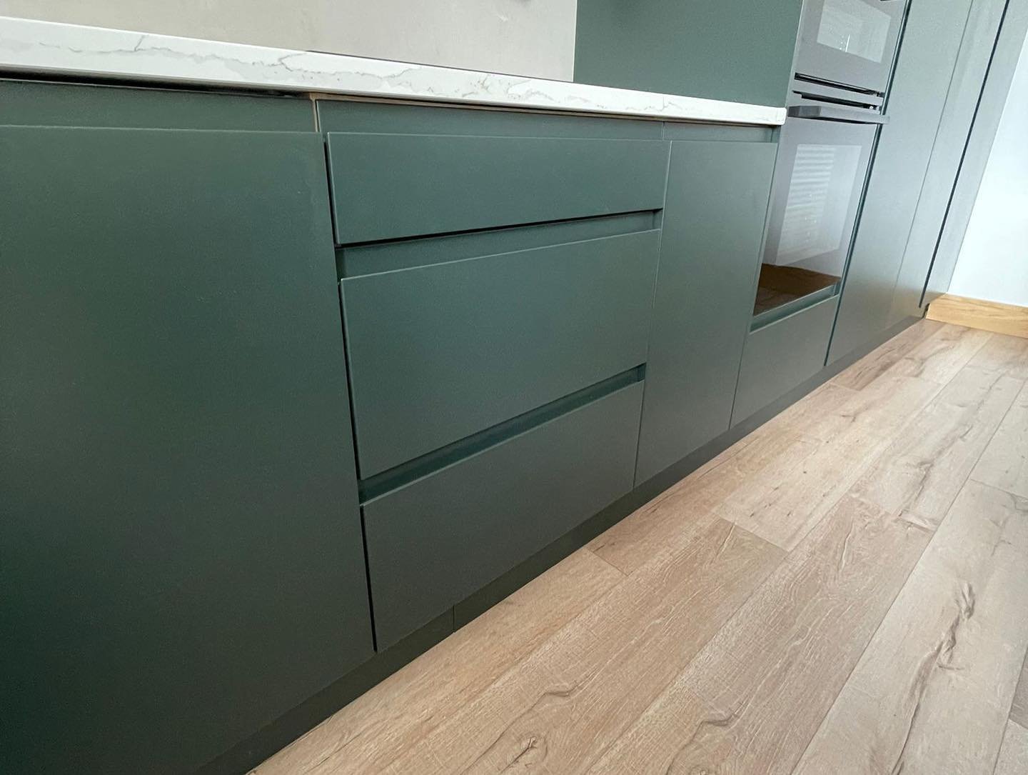 Handleless Painted Conifer Kitchen with Calacatta Oro Quartz | Dublin image 5