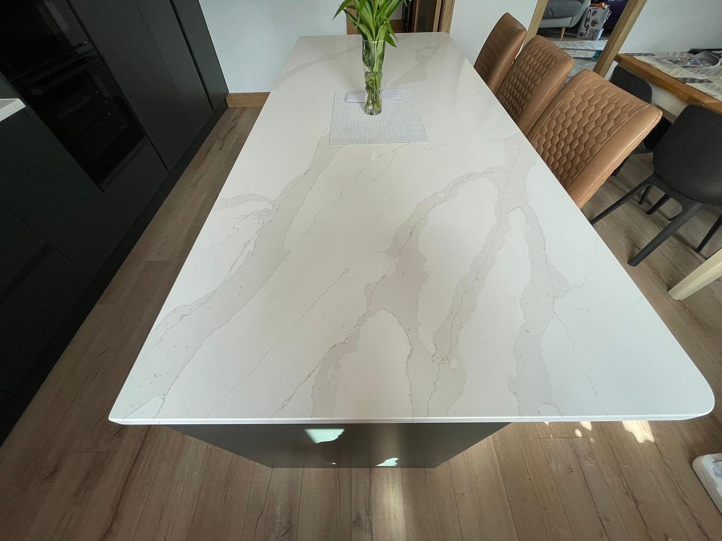 Handleless Painted Conifer Kitchen with Calacatta Oro Quartz | Dublin image 2