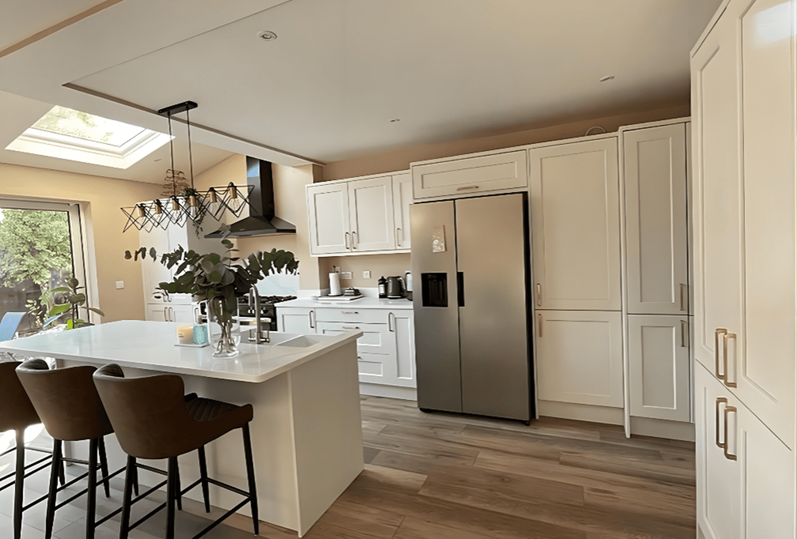 Shaker One-Wall Fitted Kitchen with Island and Quartz image 2